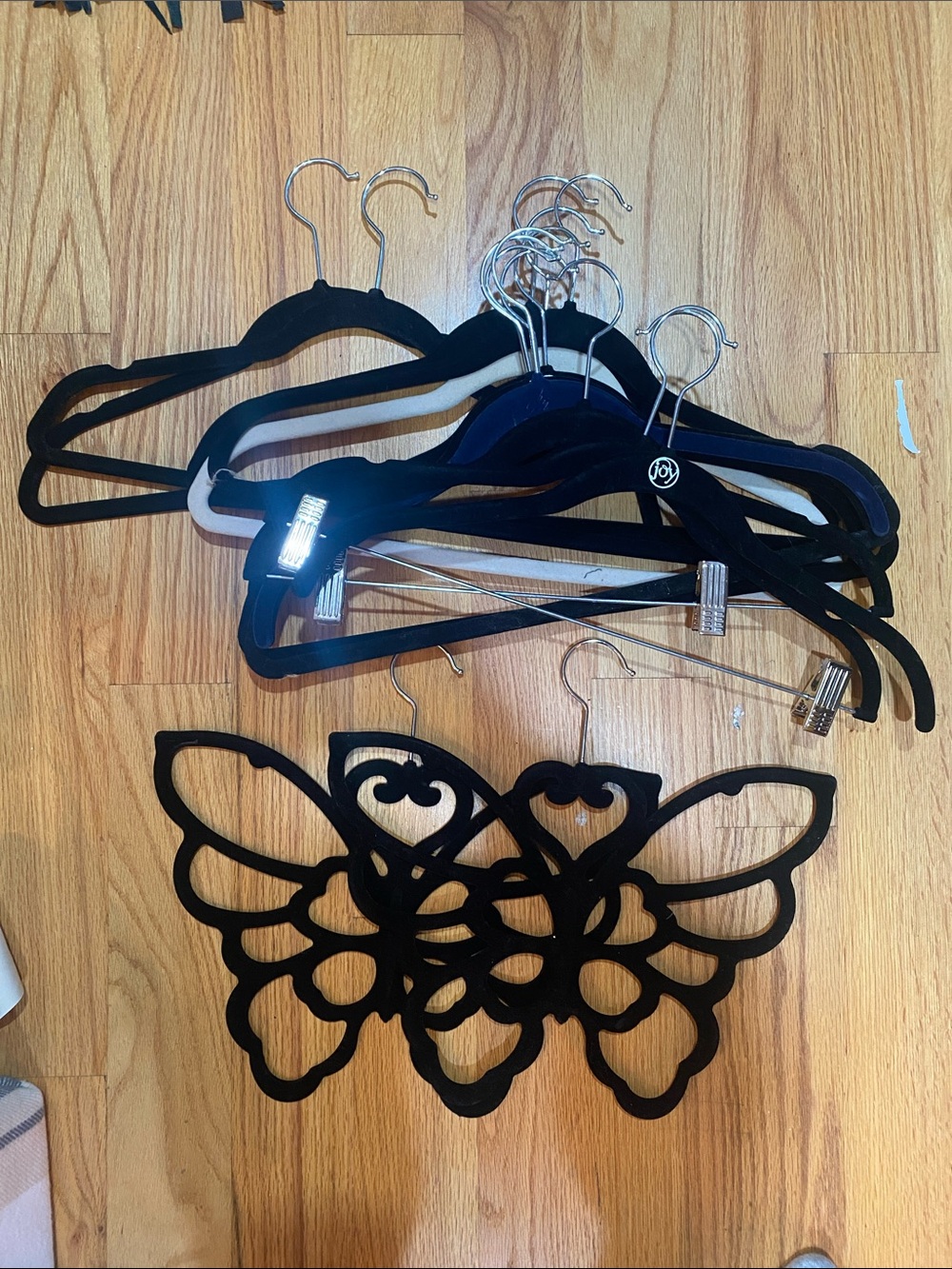 15 assorted velvet hangers
